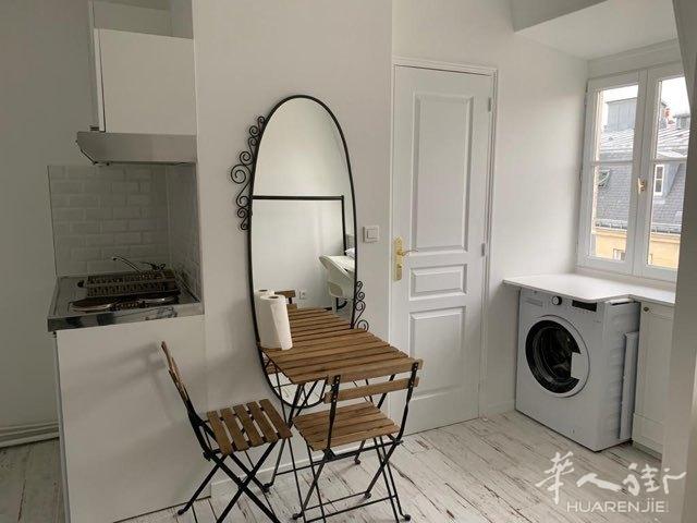 PARIS 17区·16平·studio·有家具·仅长租 820€ / 月 起租时间 : 2023-10-02 ID: 182371
