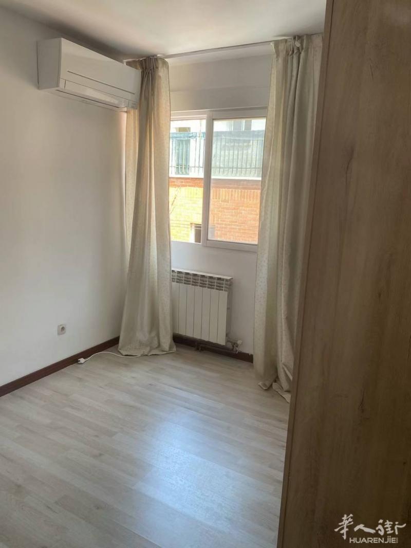 5号线Carabanchel4居室2卫1厅+阳台整租1250