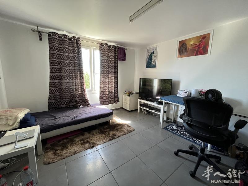 【区分】:94省,Villejuif(94800) (ID:187297) 10平的 studio 有家具 学生不需要担保