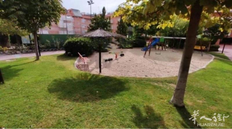 POZUELO DE ALARCON.4室2卫 顶楼大天台2200---