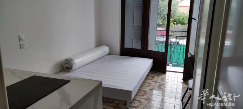 【区分】:94省,Villejuif(94800) (ID:187615) 15平的 studio 有家具