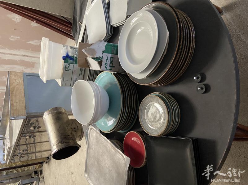 大量出售二手物品和二手餐厅设备，物品干净，设备良好！米兰及周边