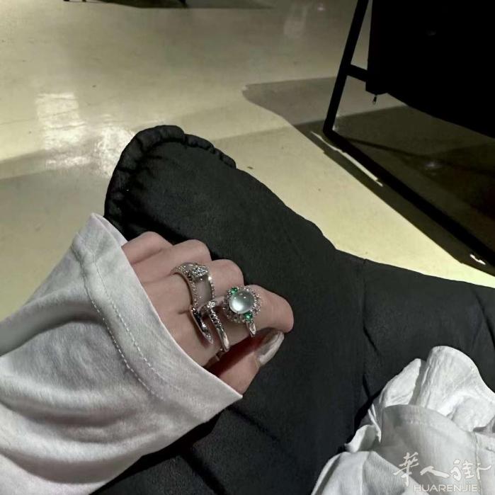 翡翠     本人专做緬甸天然翡翠原石 成品有十余年经验，玉器珠寶阳绿 手镯 戒
