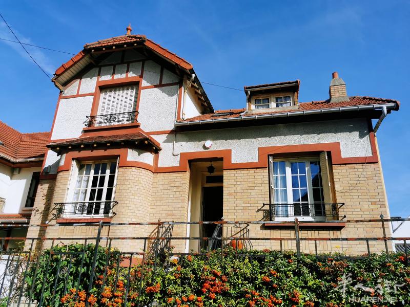 Le Bourget市中心别墅区，5室100平，310平土地，私密花园，步行到地铁