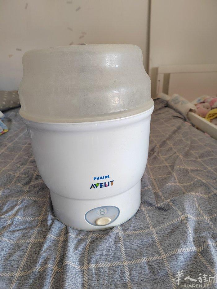 出二手宝宝用品，价格便宜，合适就卖，包括奶瓶消毒器，热奶器，奶瓶，奶嘴新的，玩具