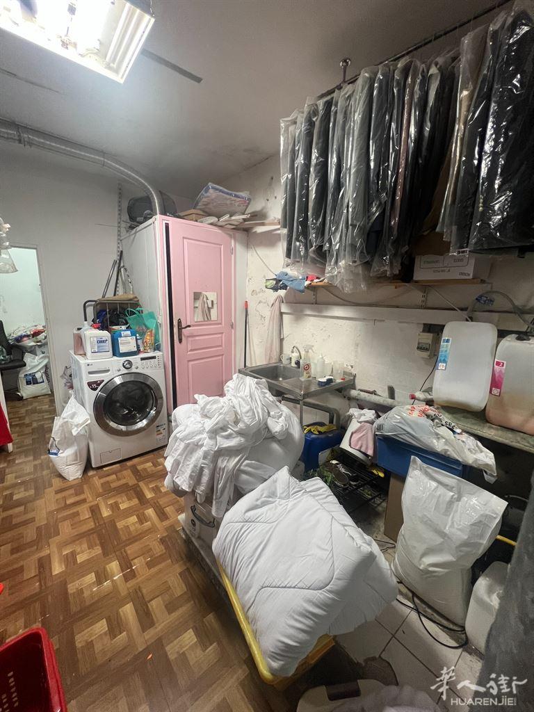 OV1-615 降价!出售一家干洗店,位于巴黎第八区的绝佳位置,众多忠诚稳定客源。