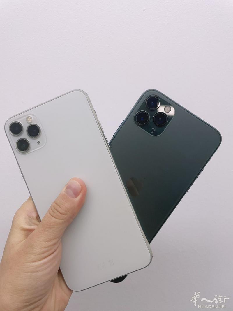 出两台11 pro max 64Go