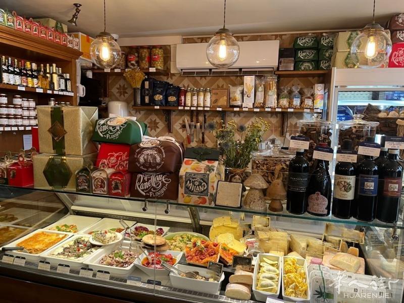 OV1-633（已售！）一家18区快餐店（无烟囱有hotte），位于 Tholozé 街的绝佳位置，低租金低售价。