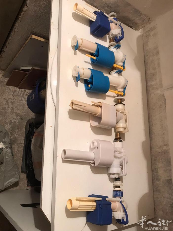 马桶水箱进水阀6欧一个，出水阀10欧一个，在马德里自己来拿，如果不知道更换,可以