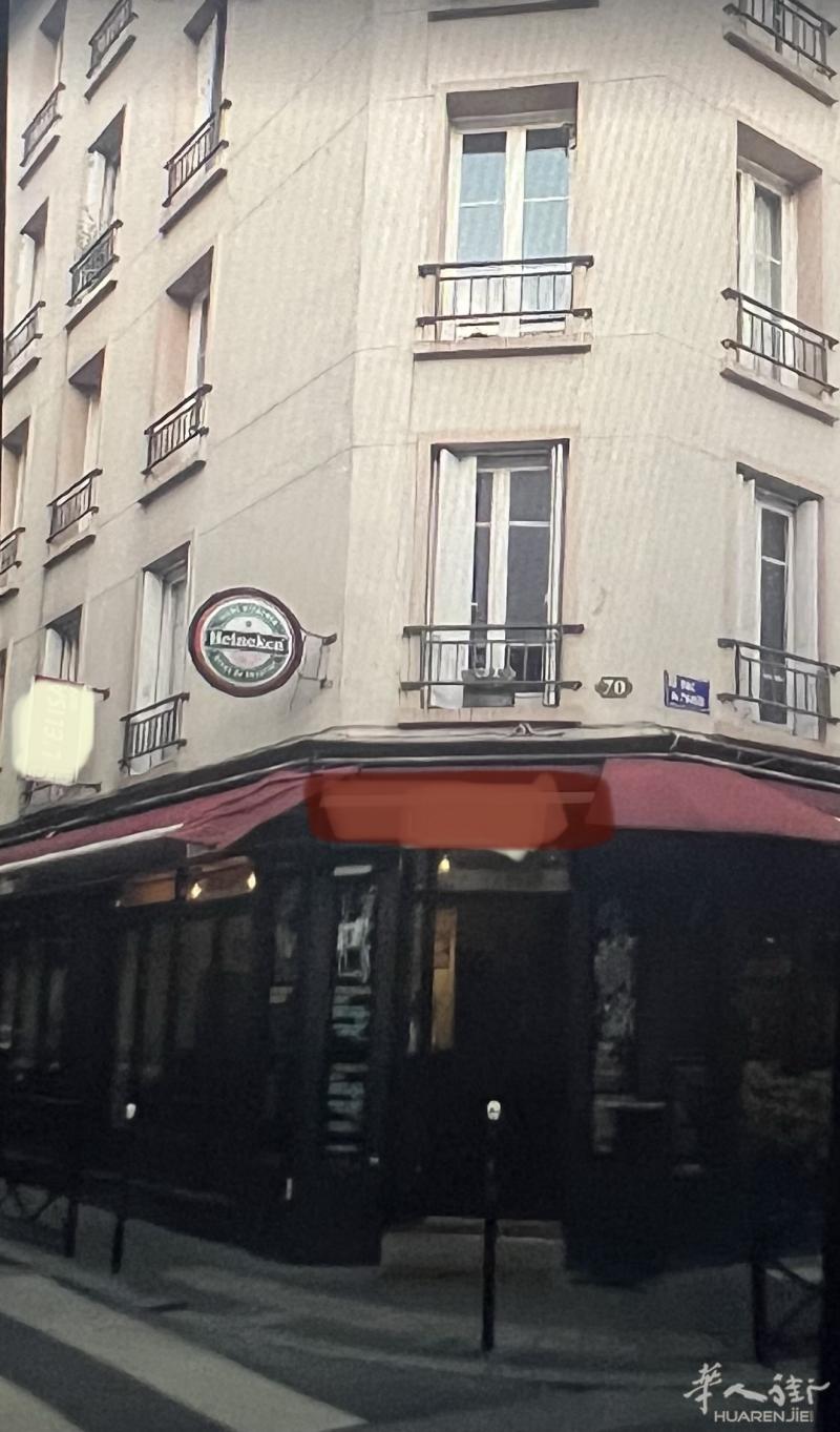 92省Clichy 地铁13号线Mairie de Clichy办公住在区楼角酒吧餐馆 (有烟筒有4号酒牌)