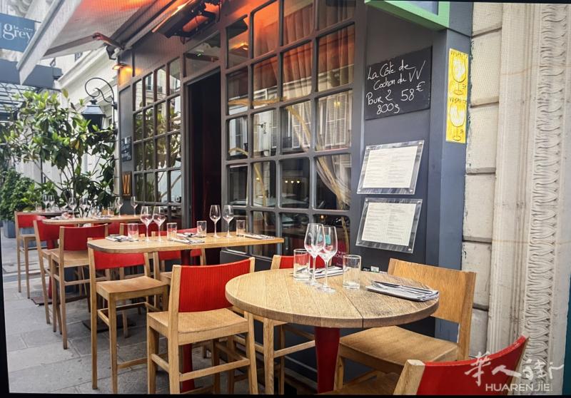 巴黎9区地铁13号线 Liege 法式酒吧餐馆 （有大烟筒）