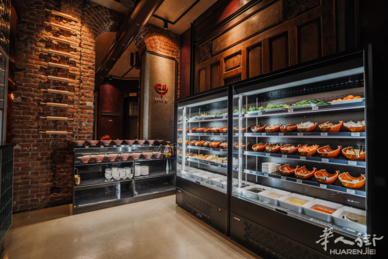人狠路子野！米兰首家供应新鲜鸭血的火锅店，院子火锅！中午包餐只需28€/人！