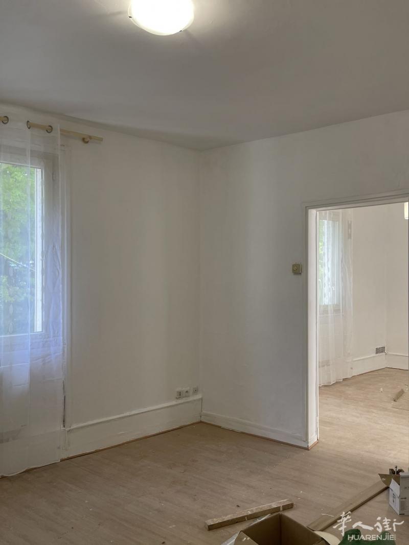 93好区份，LE RAINCY 市中心，一楼30平方米出租，月租600€和一楼17平米出租，月租400€。