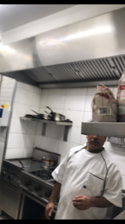 巴黎四区的一家餐厅，有烟囱，而且位置绝佳在巴士底广场附近(681)