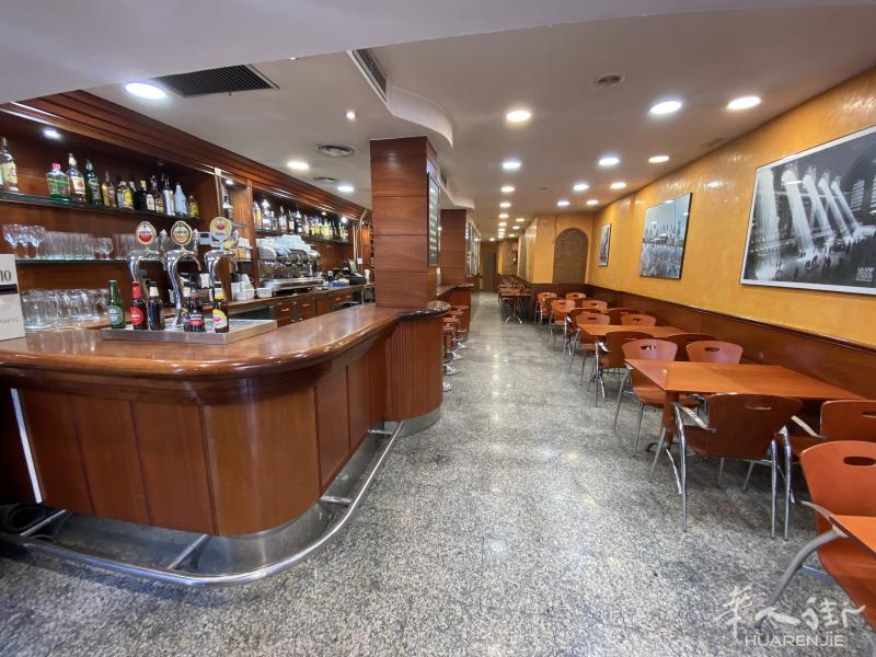 CAFETERIA RESTAURANTE LICENCIA C3, PASEO VERDUM 28, 5 MESAS TERRAZA