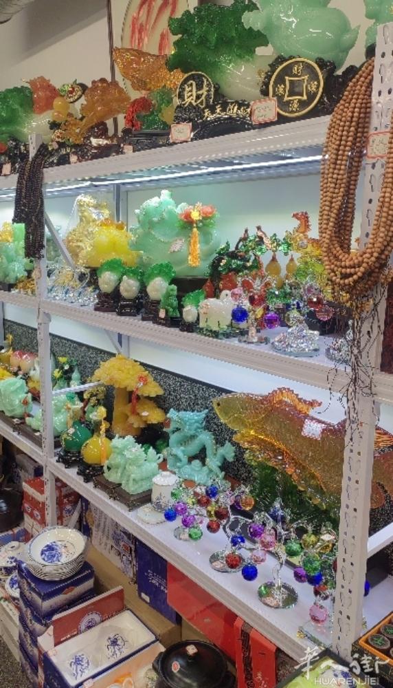 江西景德镇陶瓷大型展销会在法国巴黎！这个星期六星期日折扣力度非常之大，欢迎您进店