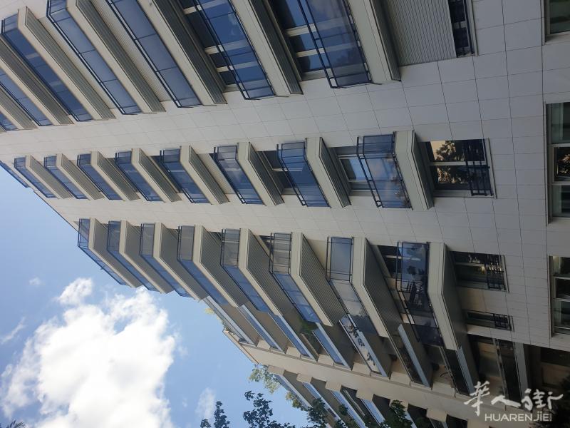 带阳台和车位 2 室公寓 - BOULOGNE BILLANCOURT (92100) 布置精美的 2 室公寓