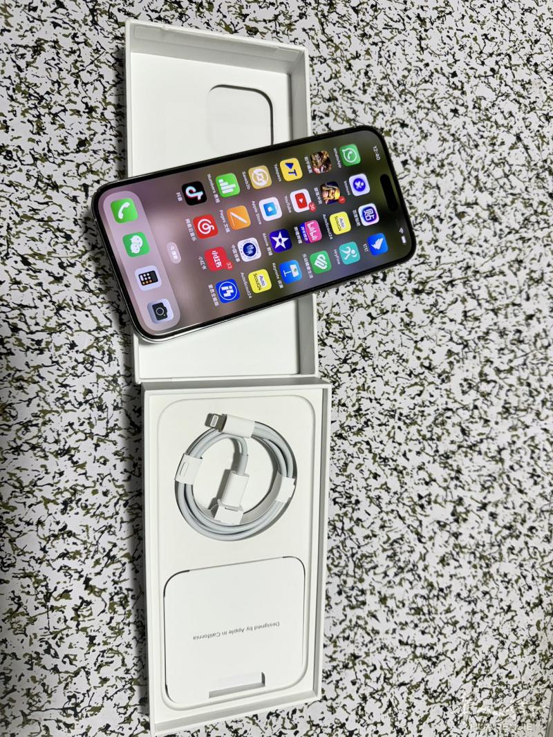 750出99新iPhone 14 Pro Max 128 GB电量99%还在保原装数据线盒子都在微信：xin15257755699/电话 3311436988
