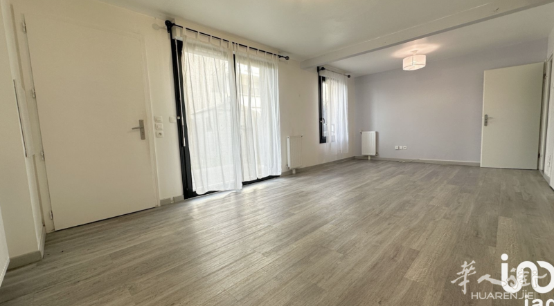 三房一厅，114平，朝东, 价格:35万两千在Bussy St Georges /maison T4 à 352k€ Bussy Saint Georges