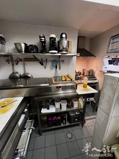 小餐厅/咖啡厅，位于 19 区的绝佳位置，面向运河和Paris plage（721）