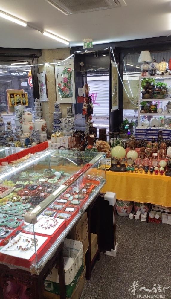 中国景德镇陶瓷在法国大型展销会，年底特别大甩卖！全部商品半价出售，特价商品除外，