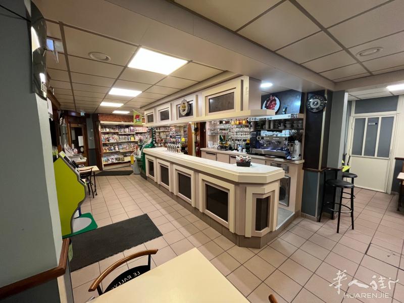 59 省BAR TABAC带住家转让， 离巴黎220公里
