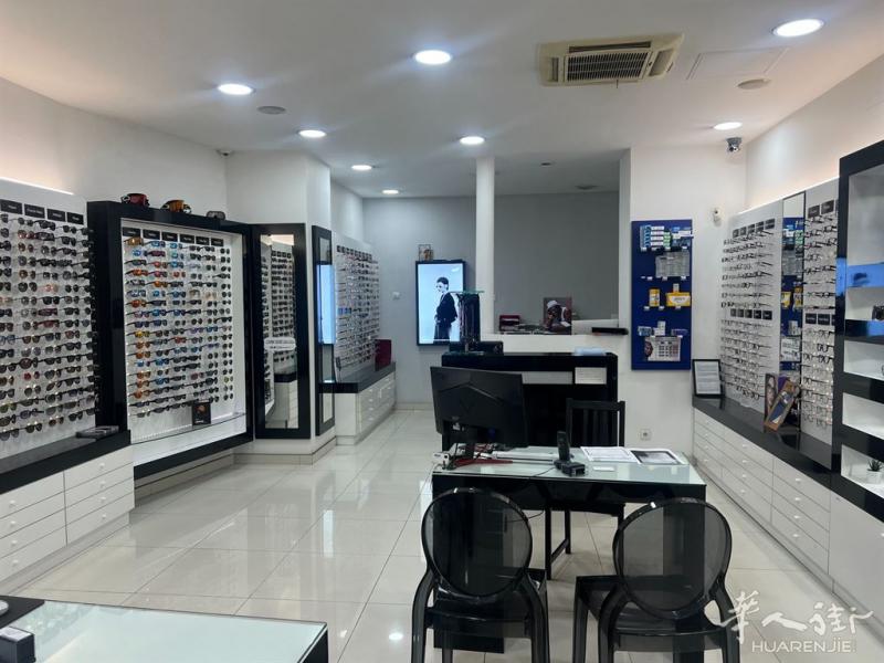 OV1-669降价!眼镜店现转让租赁权,巴黎8区靠近巴黎春天百货和老佛爷 ,可做品牌店或冷餐