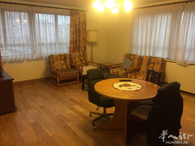 小巴黎19区place des fetes四室一厅出租