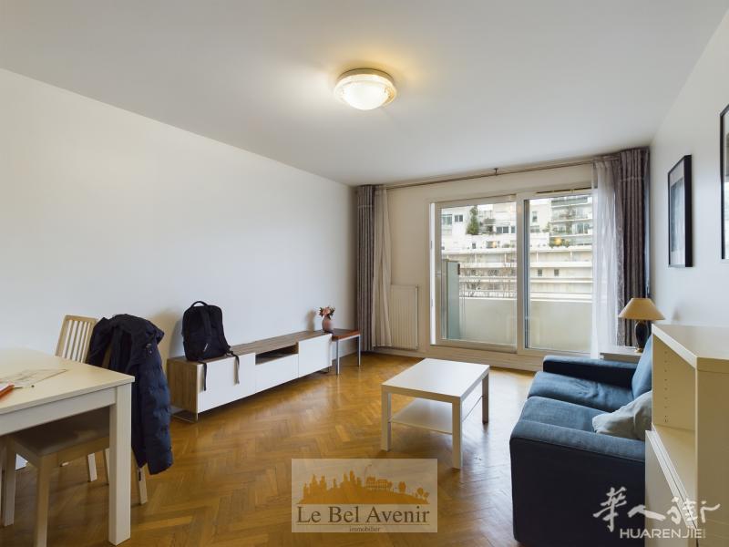Courbevoie区Faubourg de l'Arche81平阳光好房电梯公寓三房一厅60万欧
