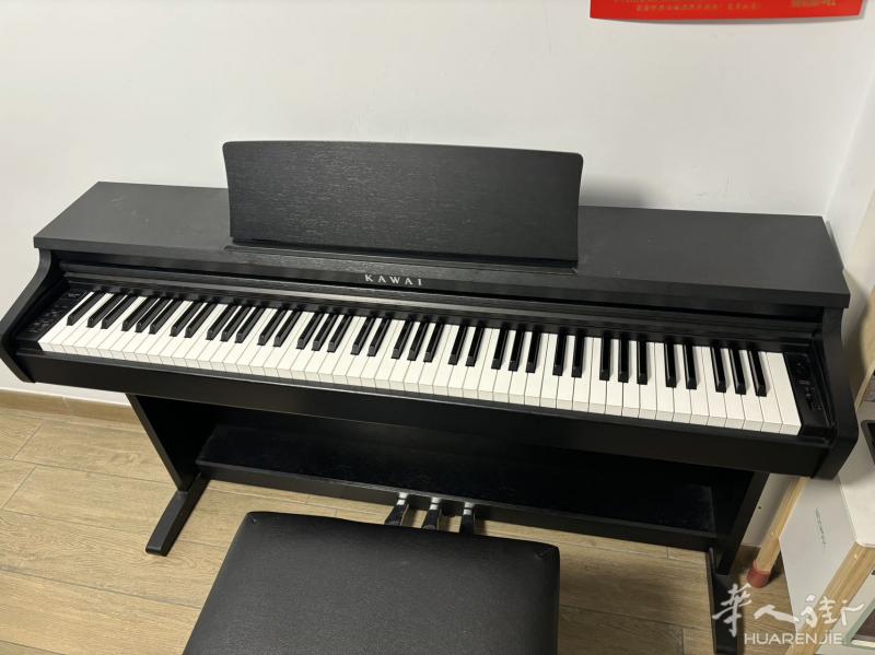 出一架9成新KAWAI KDP120 钢琴600 €