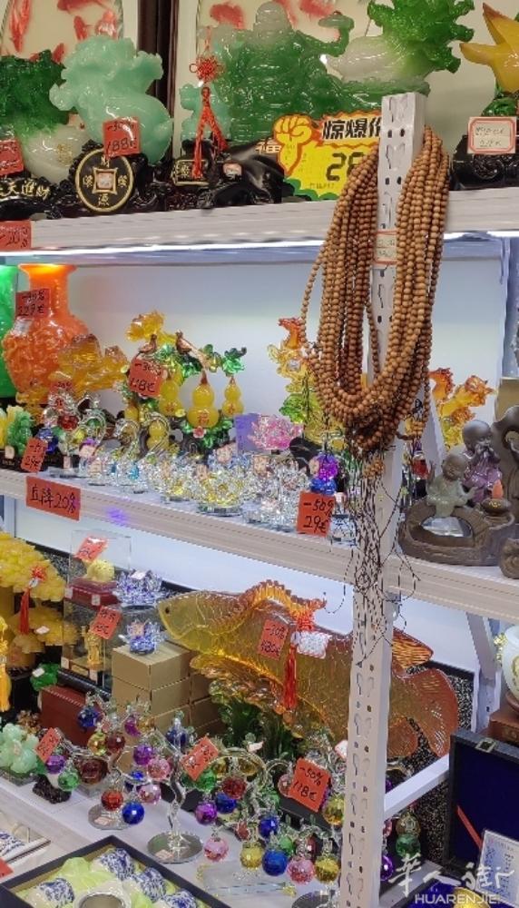 中国景德镇陶瓷大型展销会，因店铺到期，现特别大甩卖，不计成本，一件不留，部分产品