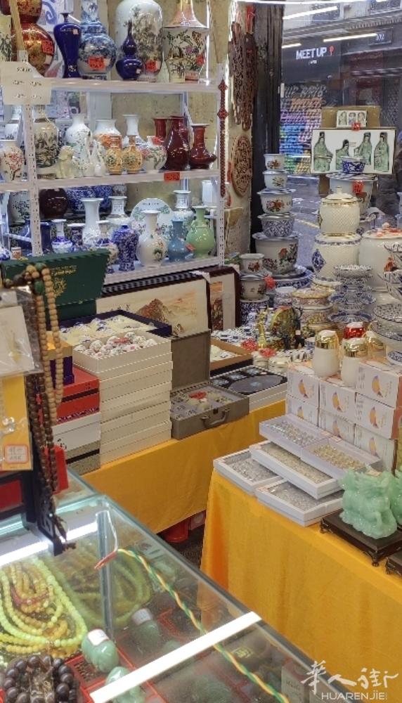 景德镇陶瓷大型展销会，铜器，玉器，瓷器，家具，以及古董，因店铺到期，现在特别大甩