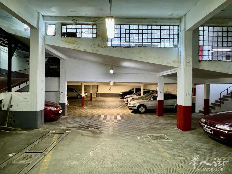 AVENIDA AMERICA PARKING