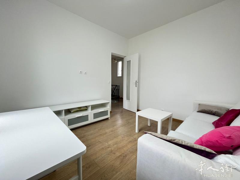Appartement meublé 3 pièce / 带家具的 3 室公寓欧/月