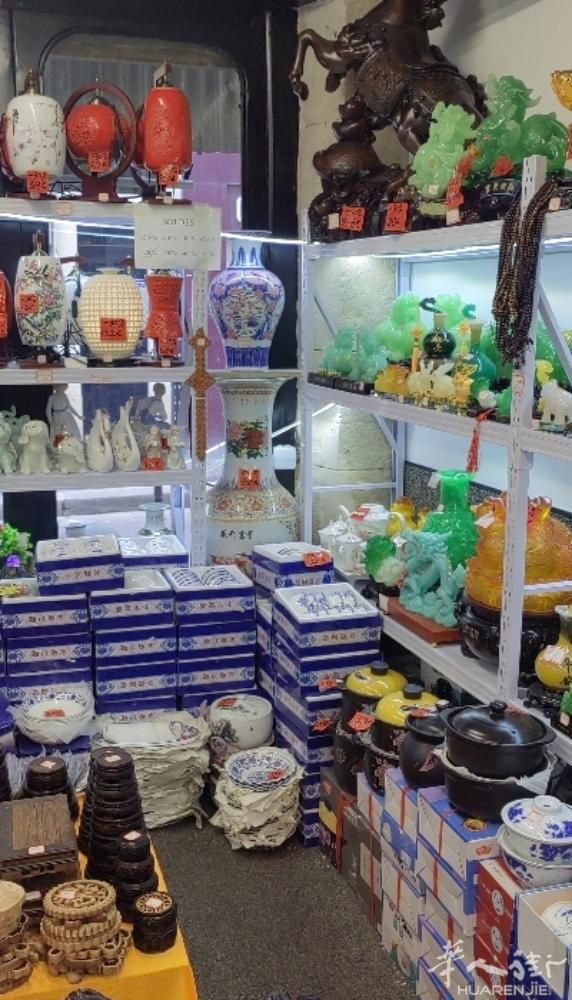 江西景德镇陶瓷在巴黎大型展销会，因房租即将到期，现在亏本大甩卖，不计成本，一件不