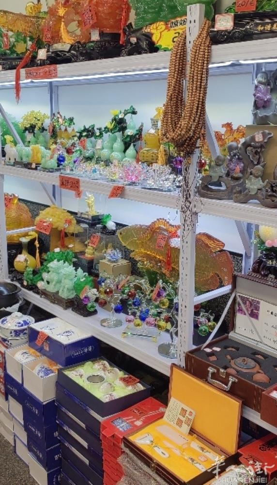 江西景德镇陶瓷在巴黎大型展销会，因店租即将到期，现在亏本大甩卖，不计成本，一件不