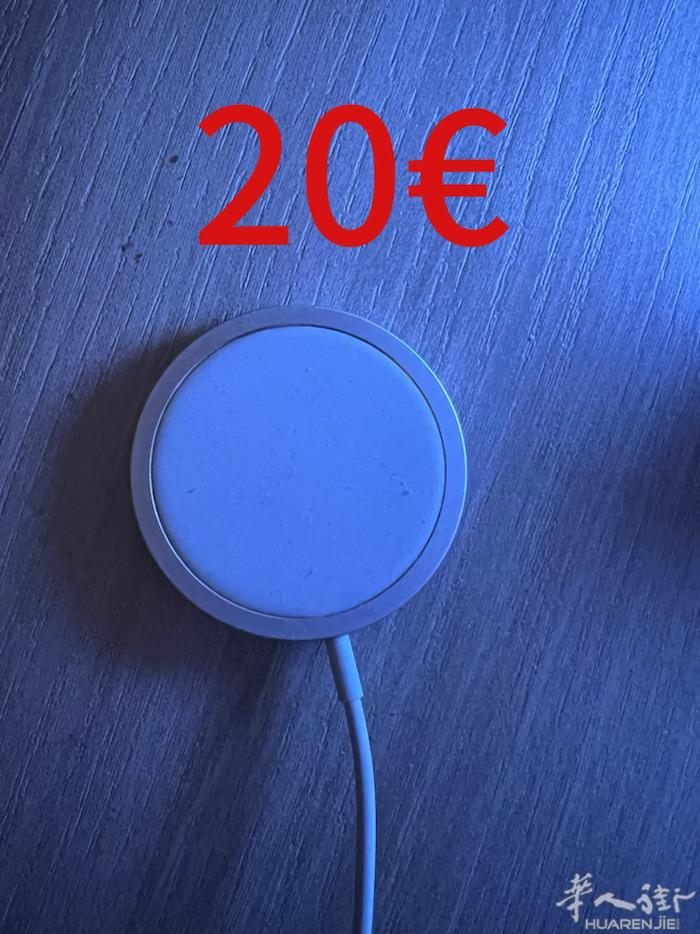 卖二手苹果原装磁吸充电器，20€， 在米兰comasina 微信：Yichen2