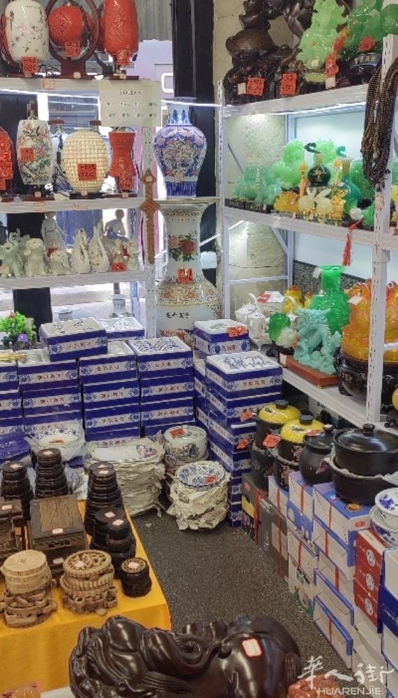 江西景德镇陶瓷，在巴黎大型展销会