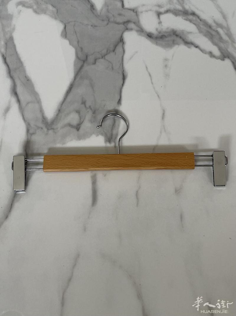 Cintre pince en bois : 37 cm
