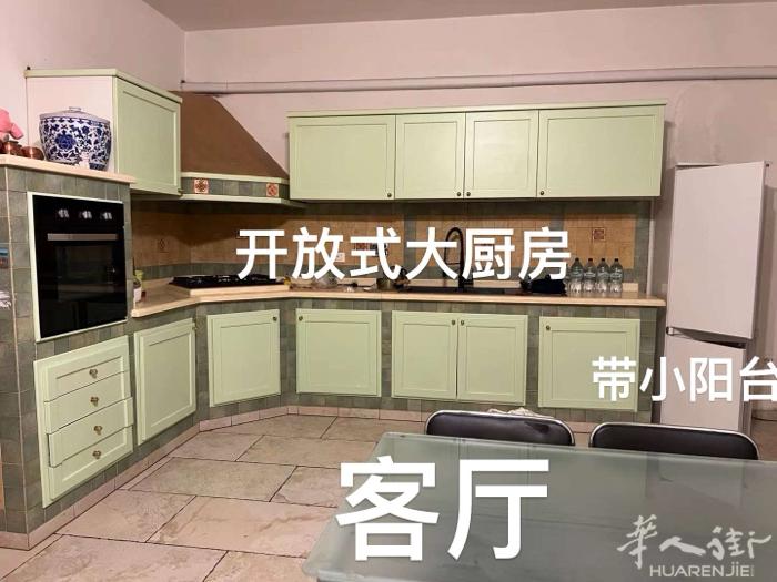 1）出租一房一厅一厨房 位于卖商场coop 附近 房租 一年一付房租700加物业