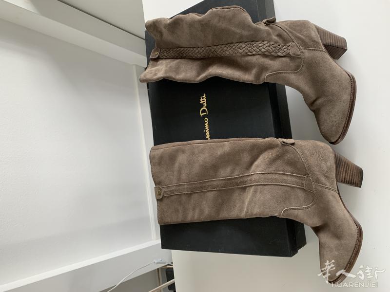 低价转让全新麂皮皮靴37码(Massimo Dutti)