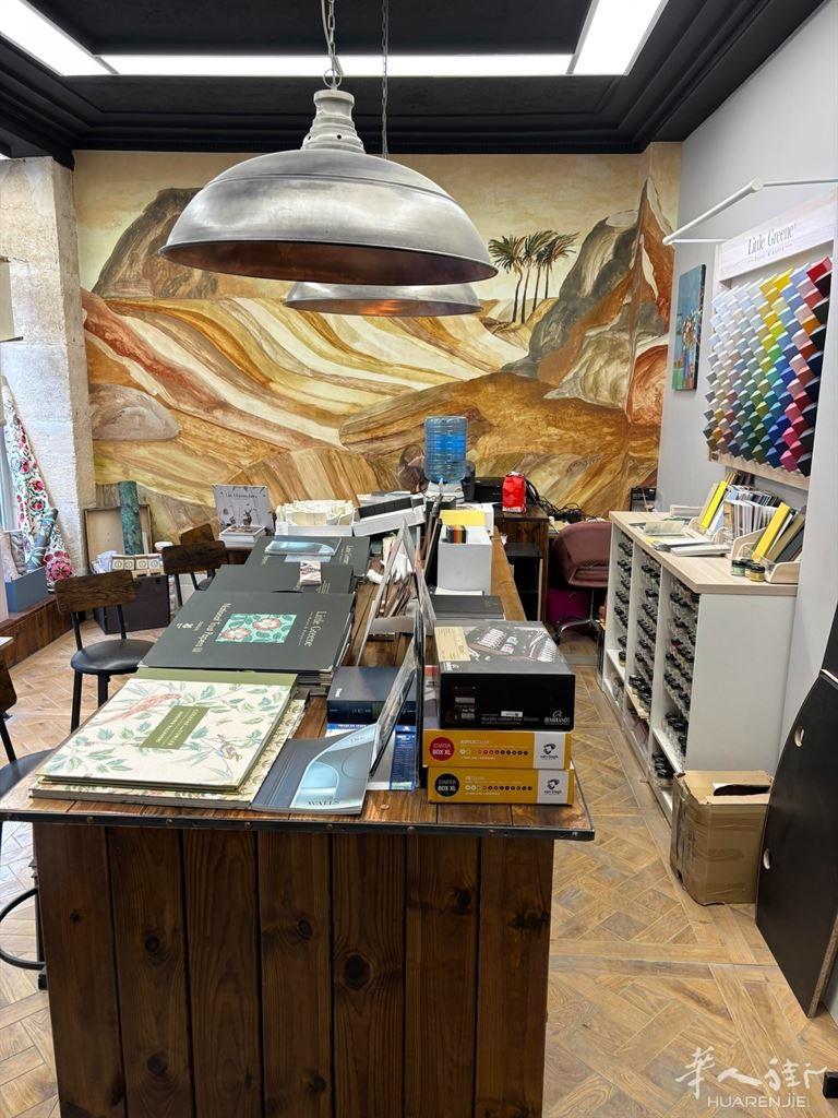OV1-785巴黎18区涂料批发商铺转让,带仓库与展示厅。