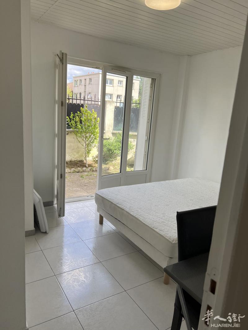 Vitry sur seine 别墅一间studio 出租