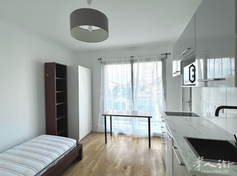 94省Vitry sur Seine别墅区 近T9线 15平studio带大阳台