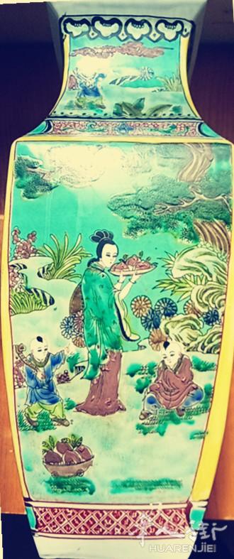 大清康熙年制底款五彩人物方口大瓶