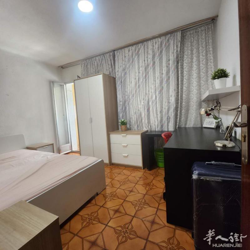 去仓库区、去市中心都方便,340【房东直租】独立小阳台,5路Urgel+6路Opanel+11路