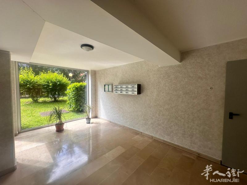 米兰北边,3室1厅2卫,125平,周边学校齐全