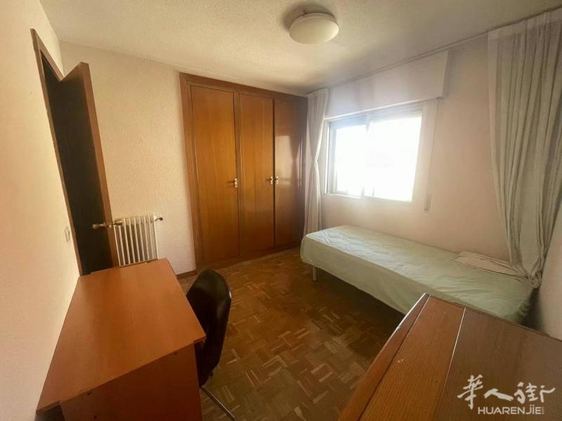 马德里北部 TETUAN 近地铁口出租大房间
短租