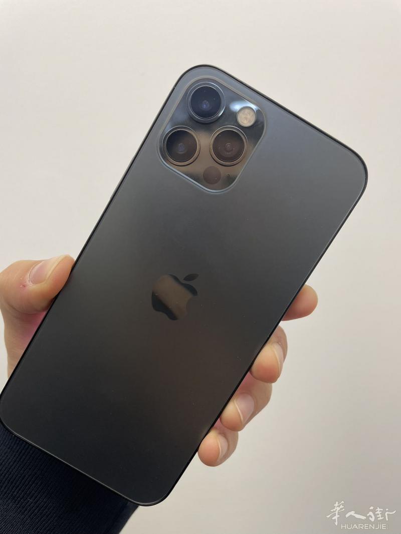 诚信出一台 苹果。iphone。12 pro max 128Go， 99999新手机