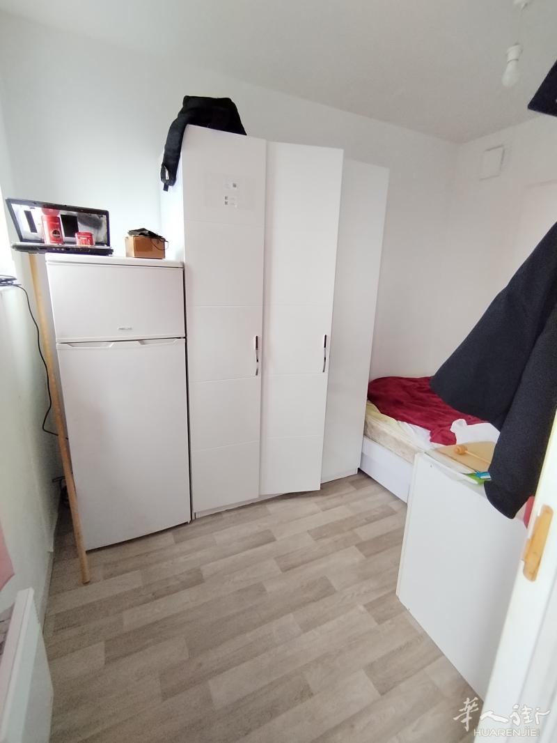 🏠大巴黎93省Aubervilliers二手房🏠🌟, 一套小型公寓一房一厅。该公寓位于5楼,总面积50平方米